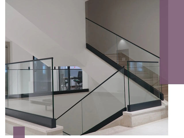 Стеклянные перила премиум-класса с установкой в Бердске