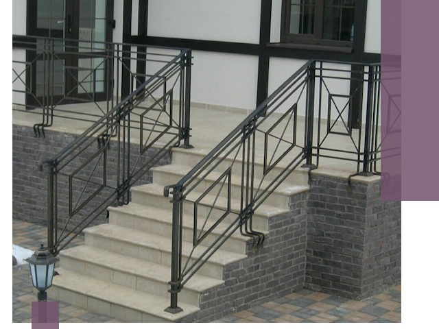 Перила для крыльца в Бердске — монтаж, изготовление и установка