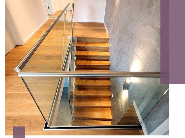 Перила для лестницы в доме — изготовление и монтаж в Бердске