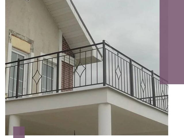 Изготовление балконных ограждений в Бердске из металла и стекла