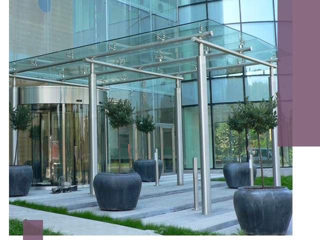 Навесы из стекла на заказ в Бердске — монтаж и установка