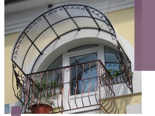 Козырьки над балконом в Бердске — изготовление и монтаж