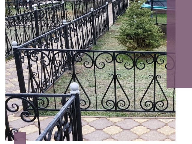 Кованые газонные ограждения под ключ в Бердске